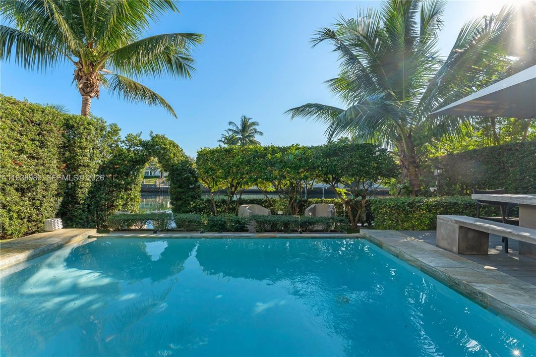 For Sale: $3,975,000 (4 beds, 4 baths, 3451 Square Feet)