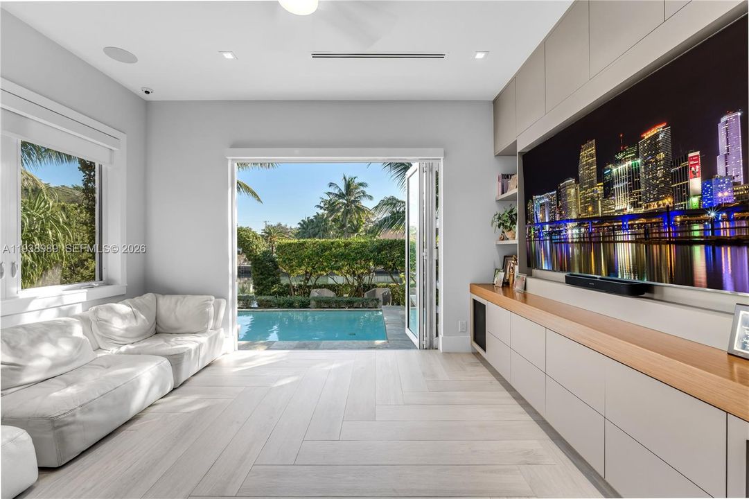 For Sale: $3,975,000 (4 beds, 4 baths, 3451 Square Feet)