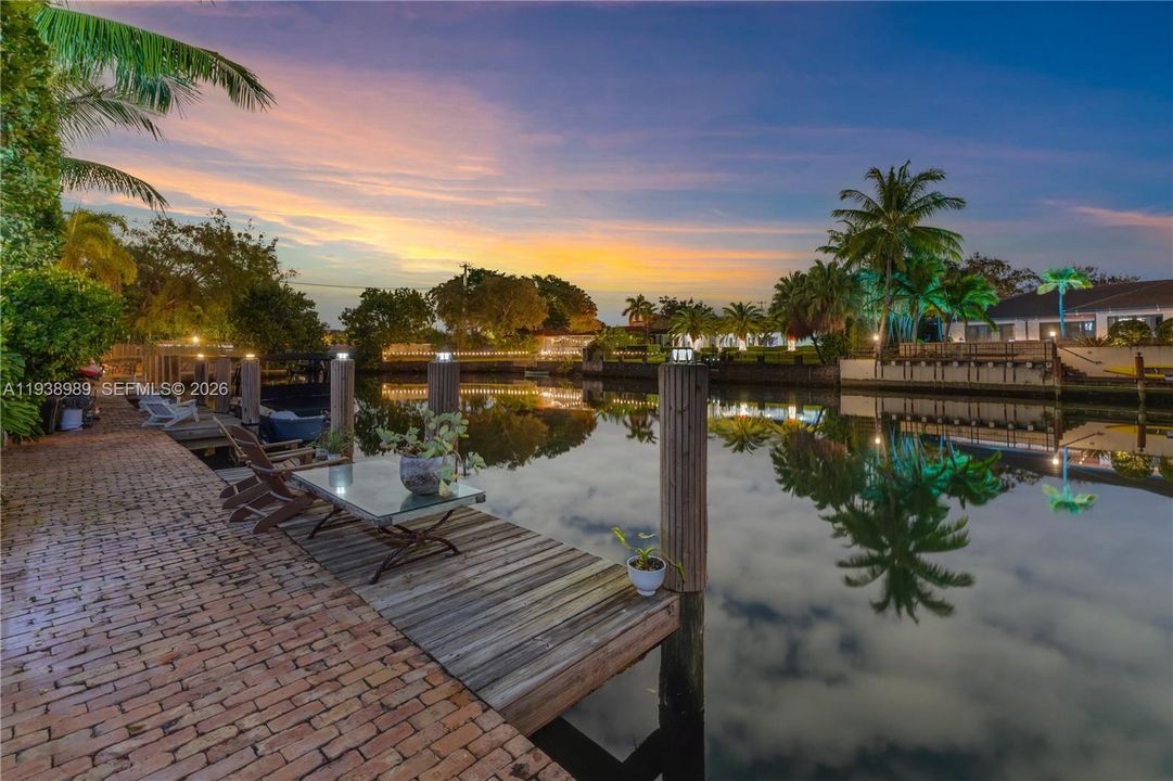 For Sale: $3,975,000 (4 beds, 4 baths, 3451 Square Feet)