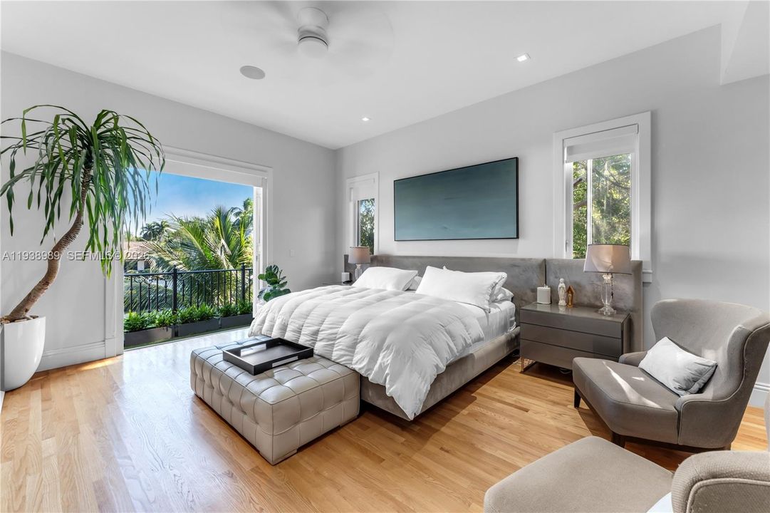 For Sale: $3,975,000 (4 beds, 4 baths, 3451 Square Feet)