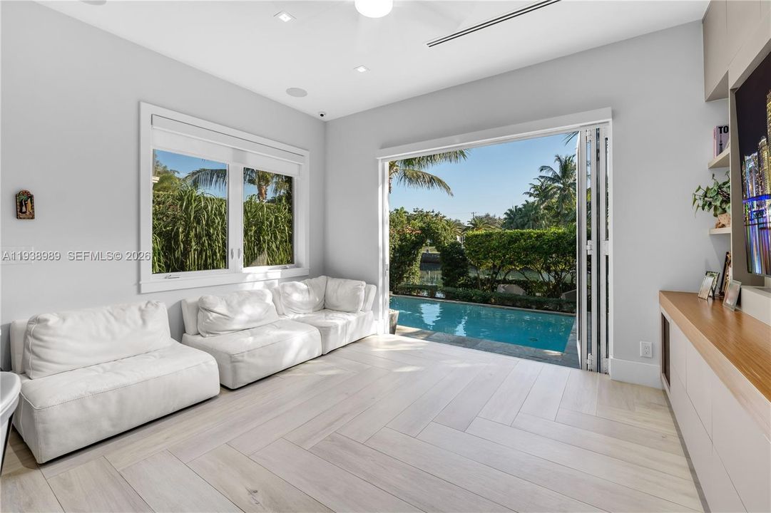 For Sale: $3,975,000 (4 beds, 4 baths, 3451 Square Feet)