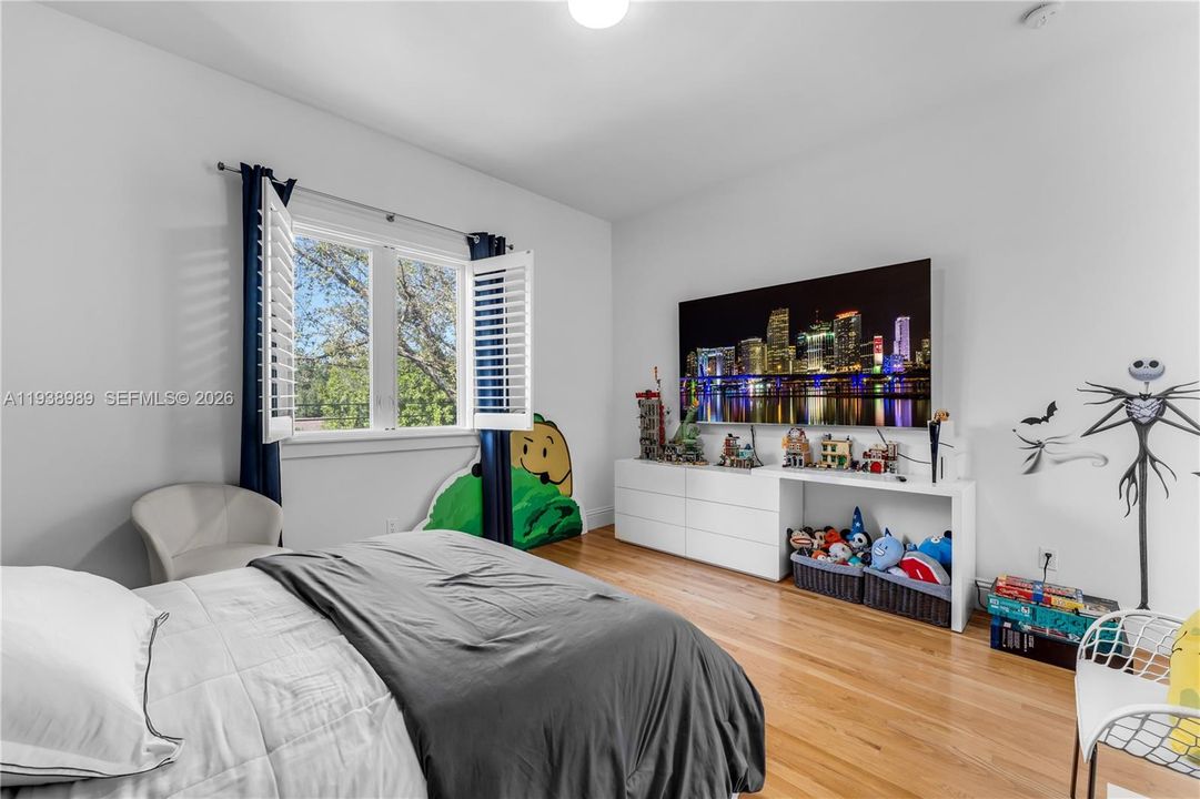 For Sale: $3,975,000 (4 beds, 4 baths, 3451 Square Feet)