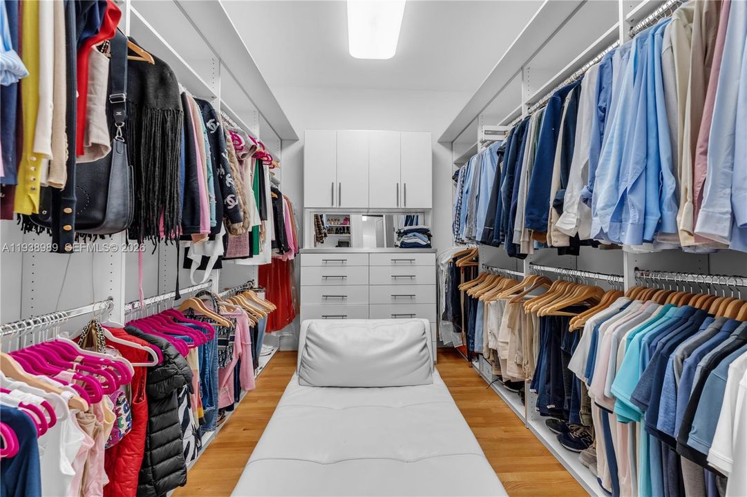 For Sale: $3,975,000 (4 beds, 4 baths, 3451 Square Feet)