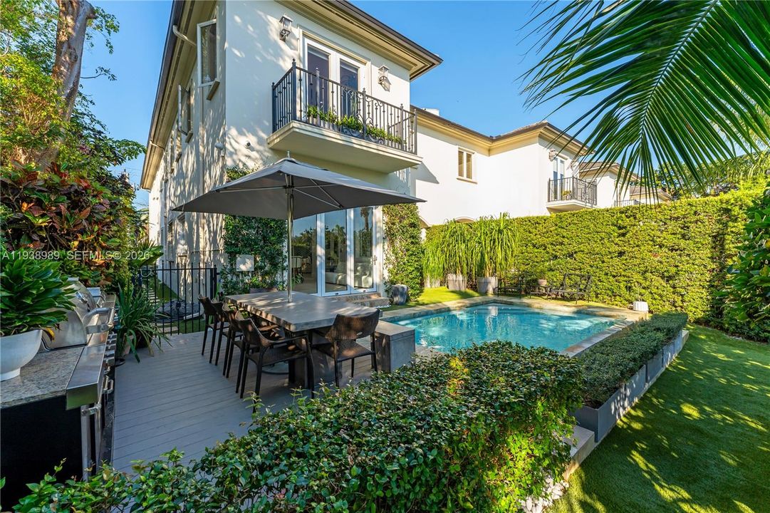 For Sale: $3,975,000 (4 beds, 4 baths, 3451 Square Feet)