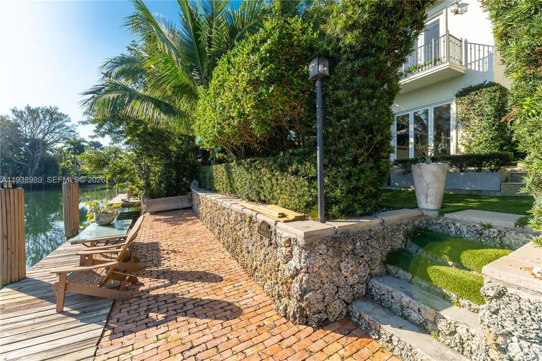 For Sale: $3,975,000 (4 beds, 4 baths, 3451 Square Feet)