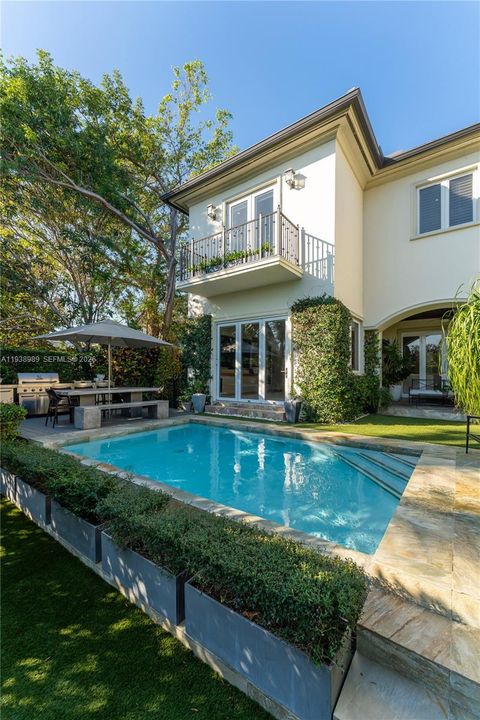 For Sale: $3,975,000 (4 beds, 4 baths, 3451 Square Feet)