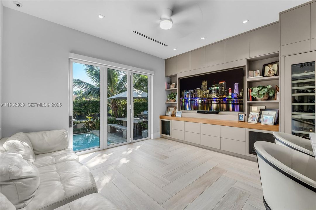 For Sale: $3,975,000 (4 beds, 4 baths, 3451 Square Feet)