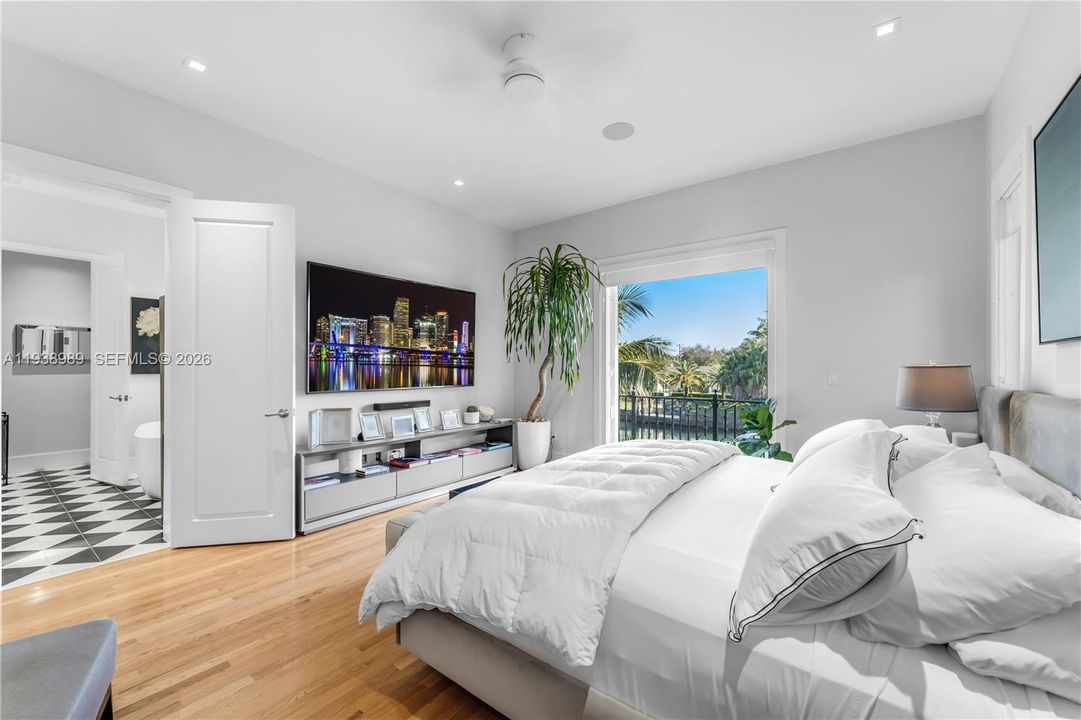 For Sale: $3,975,000 (4 beds, 4 baths, 3451 Square Feet)