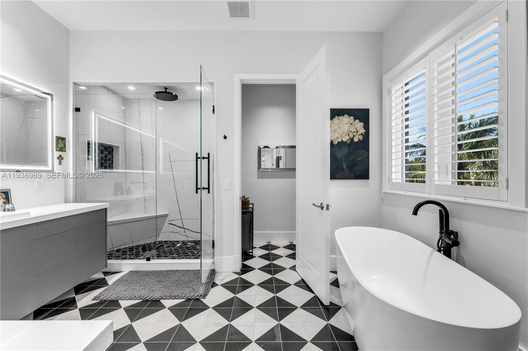 For Sale: $3,975,000 (4 beds, 4 baths, 3451 Square Feet)