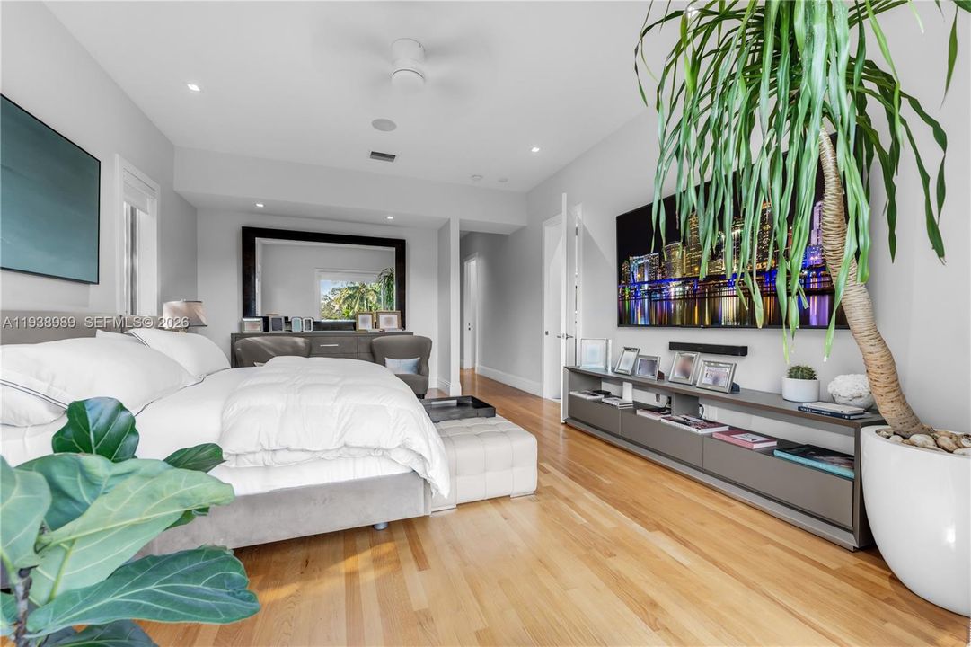 For Sale: $3,975,000 (4 beds, 4 baths, 3451 Square Feet)