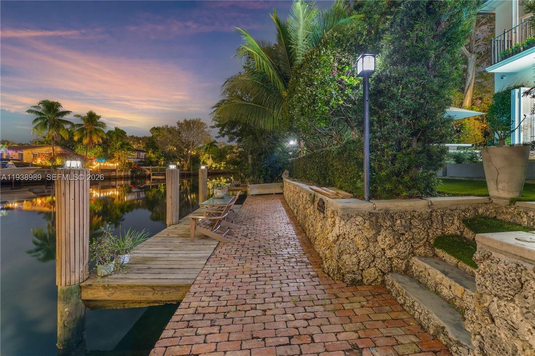 For Sale: $3,975,000 (4 beds, 4 baths, 3451 Square Feet)