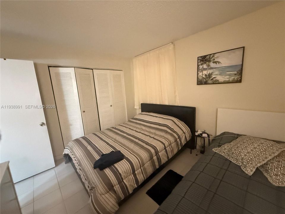 For Sale: $279,000 (2 beds, 2 baths, 936 Square Feet)