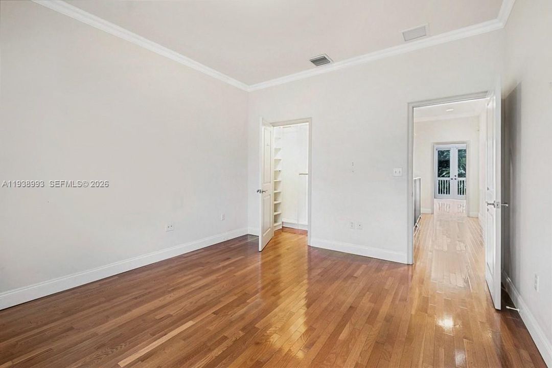 出租: $9,000 (3 贝兹, 2 浴室, 2203 平方英尺)