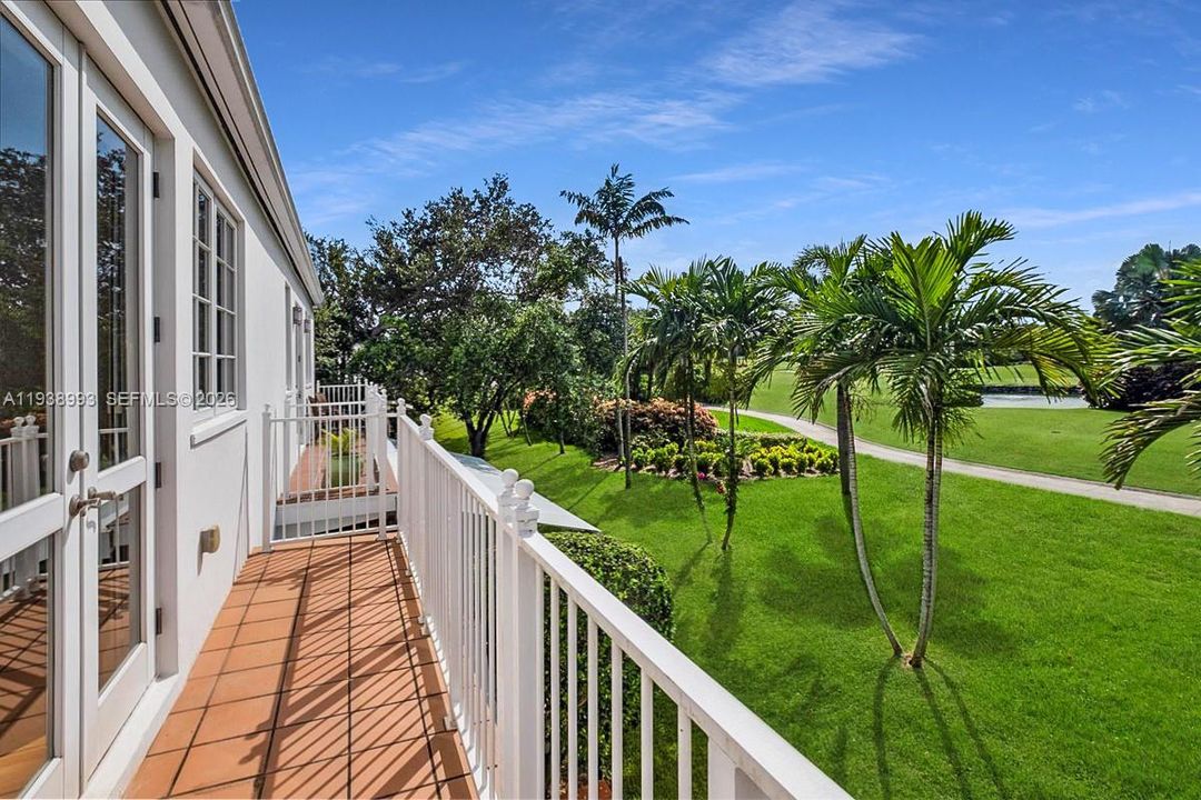 出租: $9,000 (3 贝兹, 2 浴室, 2203 平方英尺)