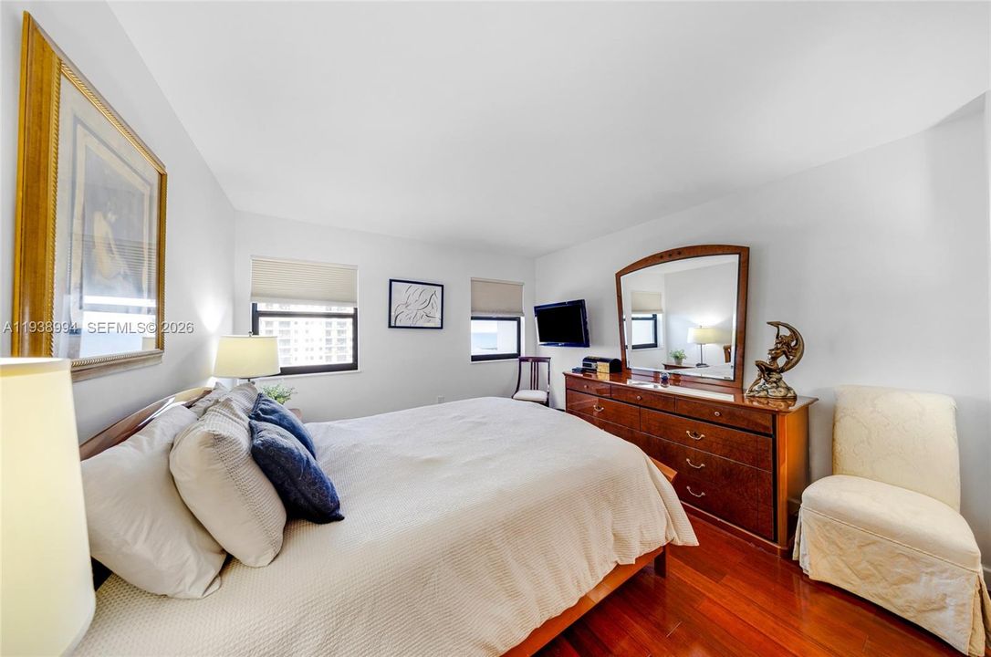 For Rent: $4,500 (2 beds, 2 baths, 1570 Square Feet)