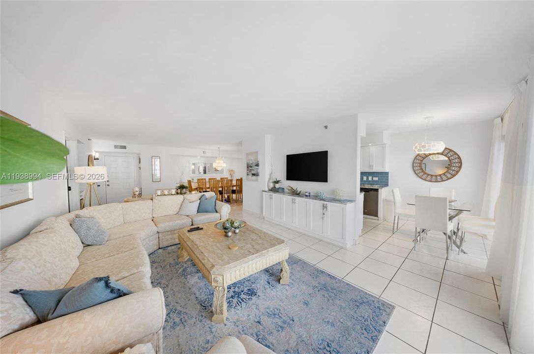 For Rent: $4,500 (2 beds, 2 baths, 1570 Square Feet)