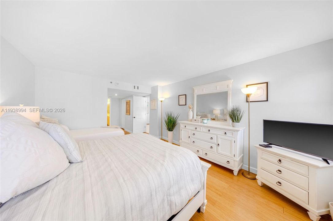 For Rent: $4,500 (2 beds, 2 baths, 1570 Square Feet)