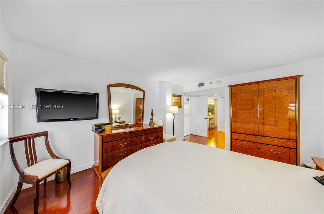 For Rent: $4,500 (2 beds, 2 baths, 1570 Square Feet)