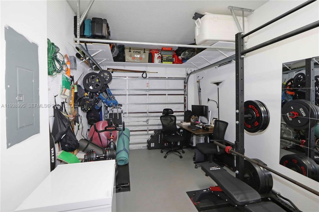 For Sale: $565,000 (3 beds, 2 baths, 1593 Square Feet)