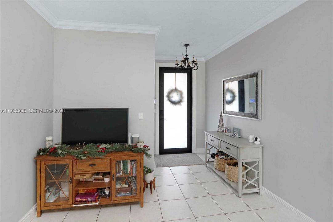 For Sale: $565,000 (3 beds, 2 baths, 1593 Square Feet)