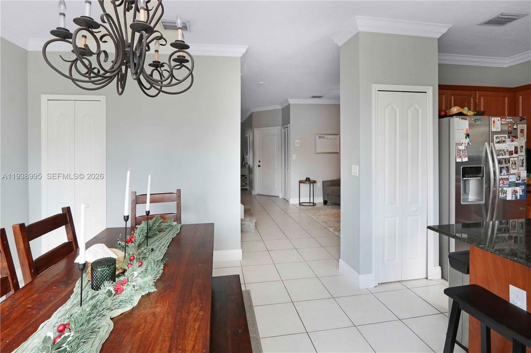 For Sale: $565,000 (3 beds, 2 baths, 1593 Square Feet)