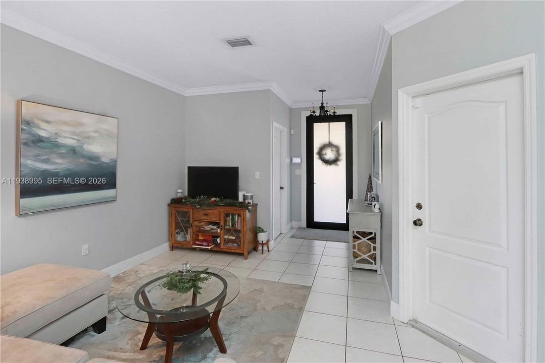 For Sale: $565,000 (3 beds, 2 baths, 1593 Square Feet)