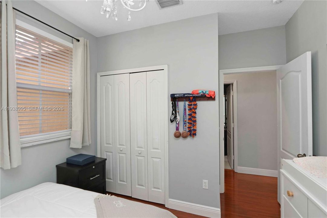 For Sale: $565,000 (3 beds, 2 baths, 1593 Square Feet)