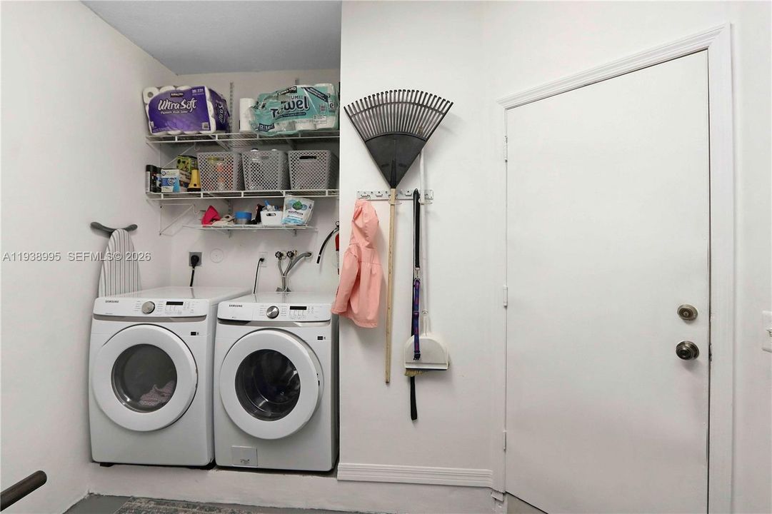 For Sale: $565,000 (3 beds, 2 baths, 1593 Square Feet)