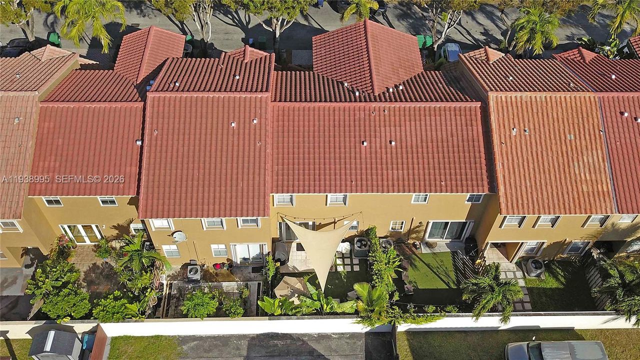 For Sale: $565,000 (3 beds, 2 baths, 1593 Square Feet)