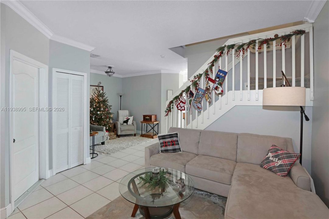 For Sale: $565,000 (3 beds, 2 baths, 1593 Square Feet)