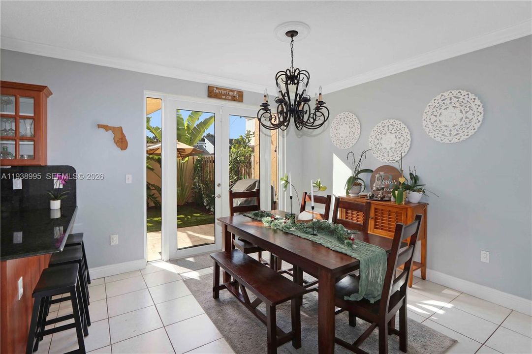 For Sale: $565,000 (3 beds, 2 baths, 1593 Square Feet)