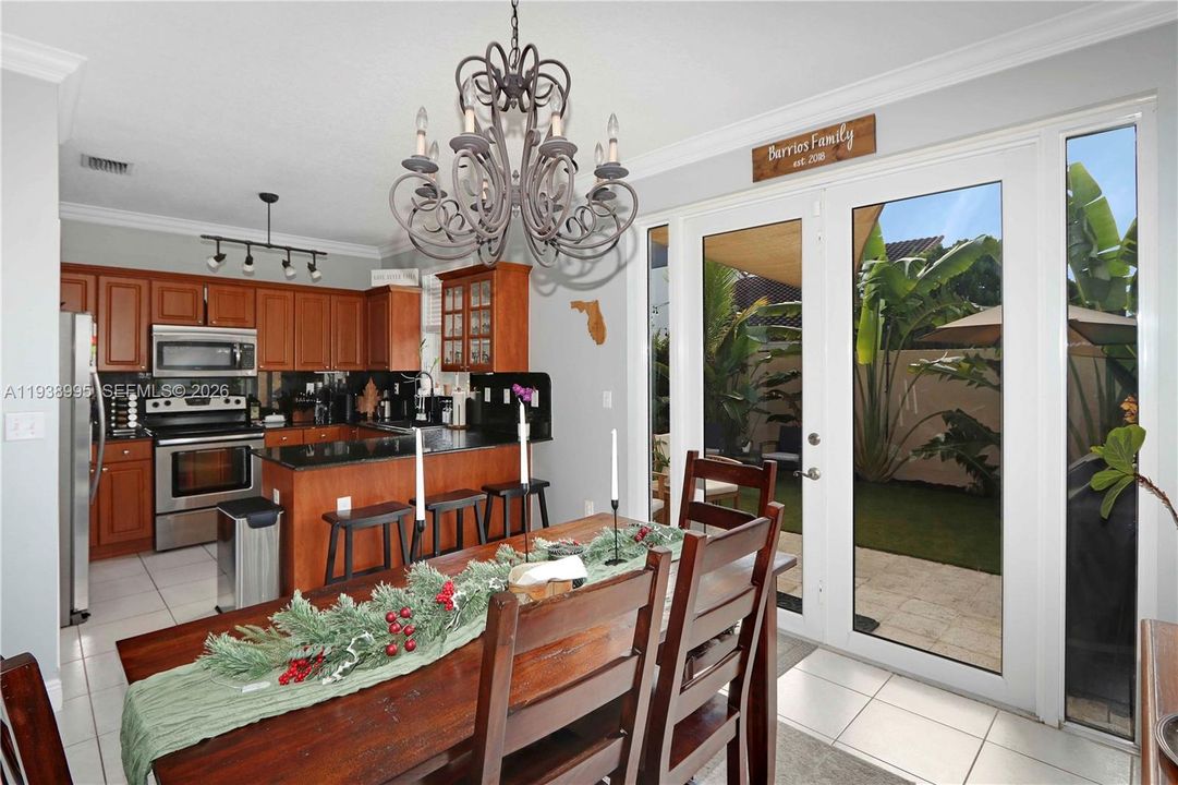 For Sale: $565,000 (3 beds, 2 baths, 1593 Square Feet)