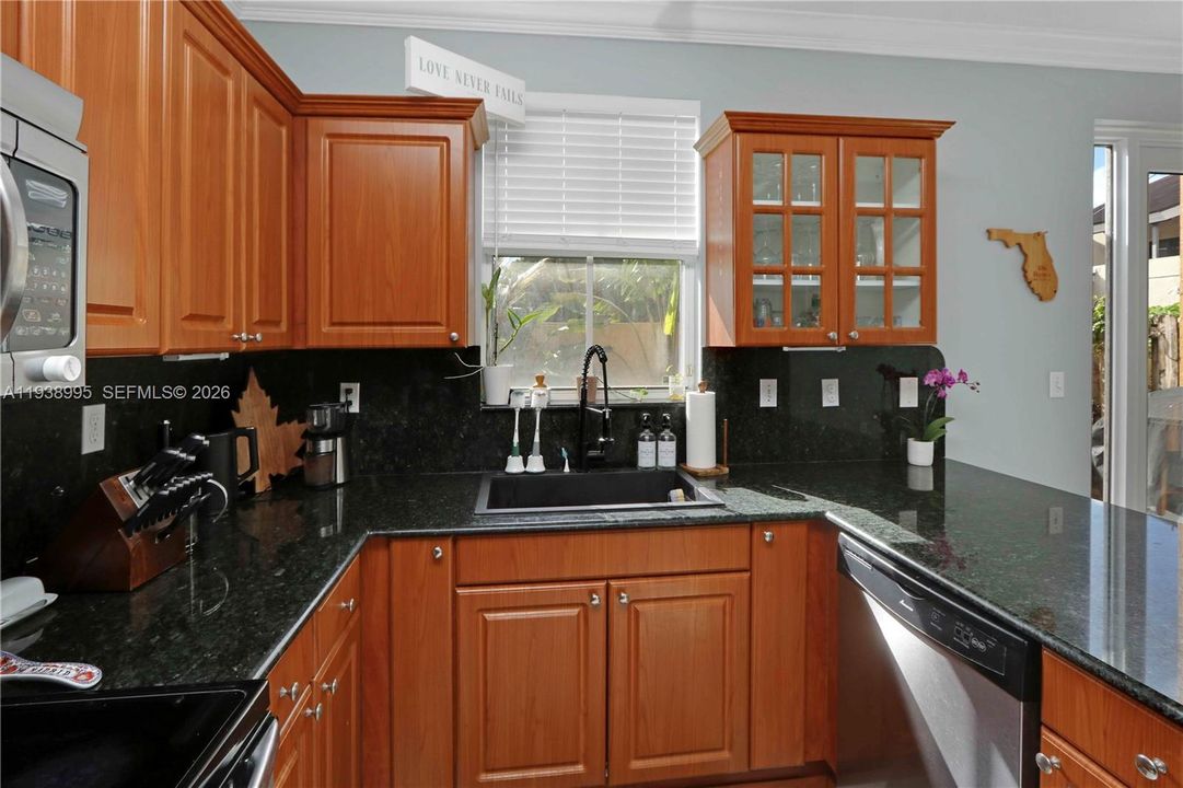 For Sale: $565,000 (3 beds, 2 baths, 1593 Square Feet)