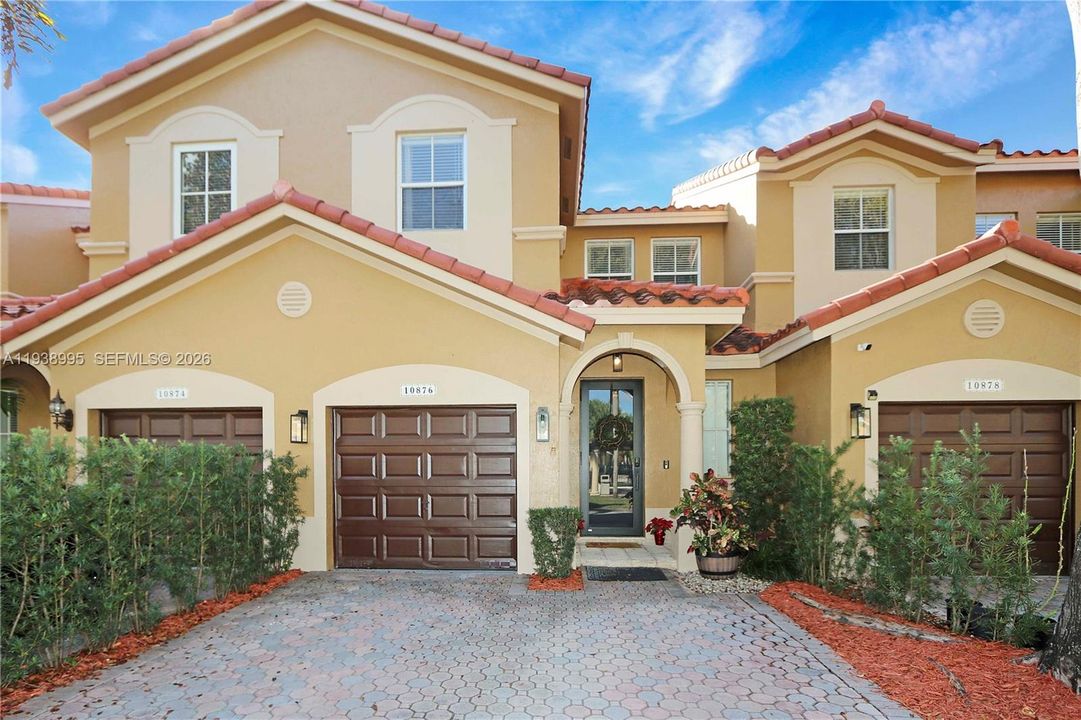 For Sale: $565,000 (3 beds, 2 baths, 1593 Square Feet)