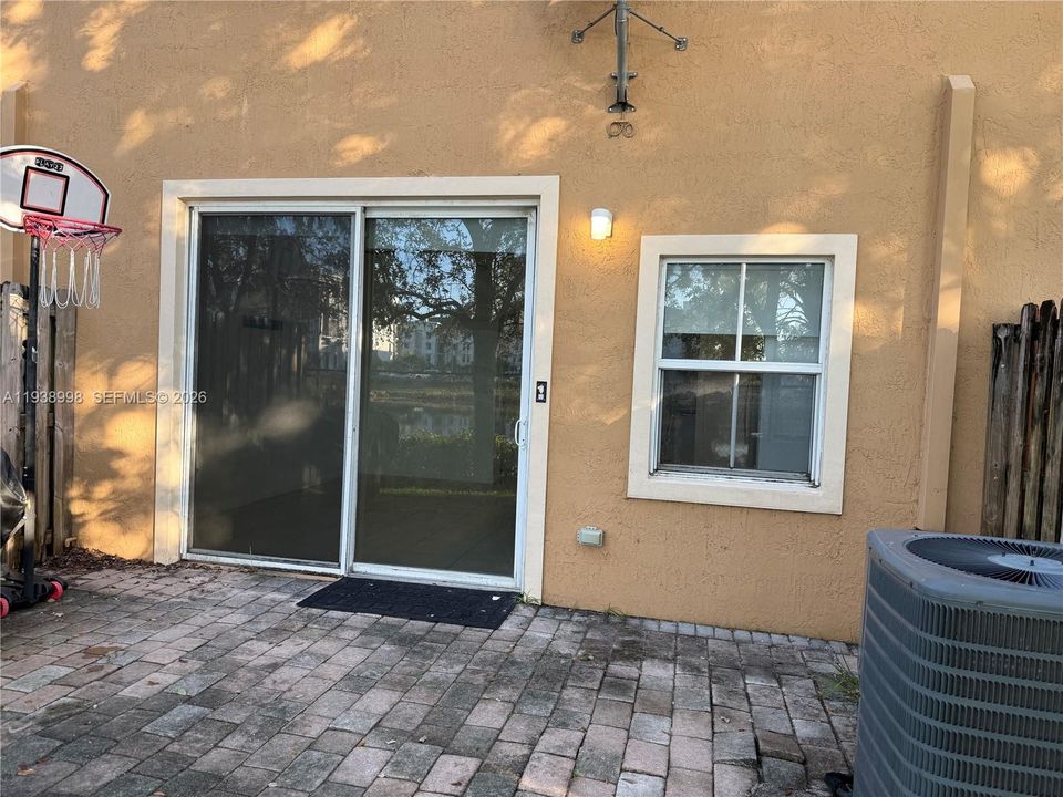 En Renta: $2,950 (3 camas, 2 baños, 1436 Pies cuadrados)