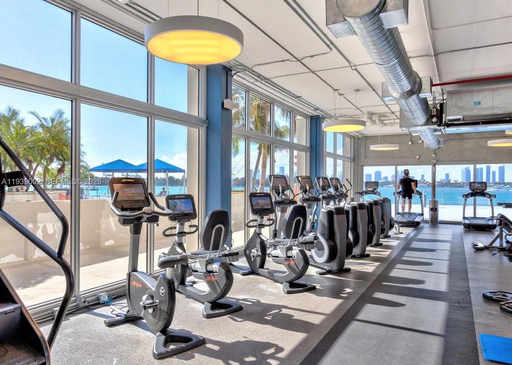 В аренду: $2,300 (0 спален, 1 ванн, 552 Квадратных фут)