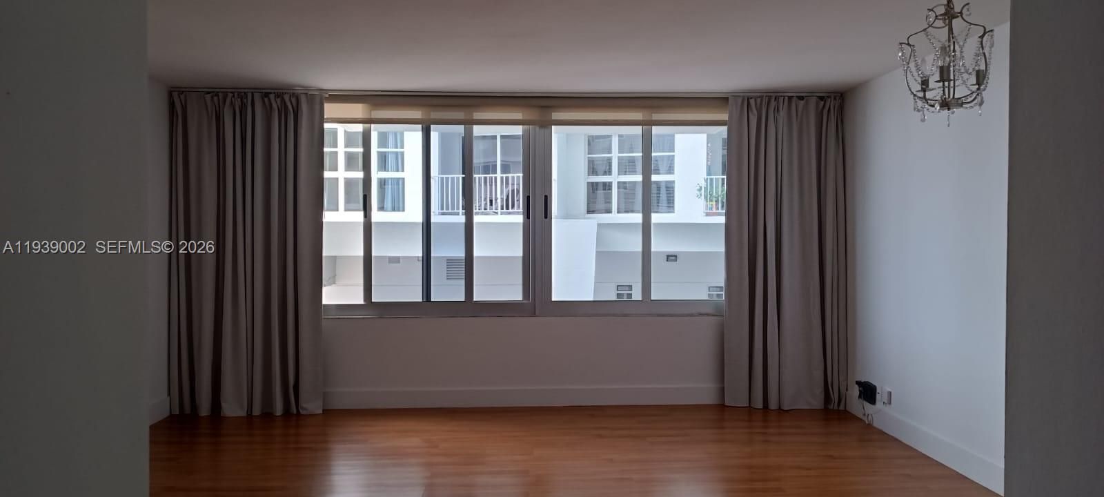 В аренду: $2,300 (0 спален, 1 ванн, 552 Квадратных фут)