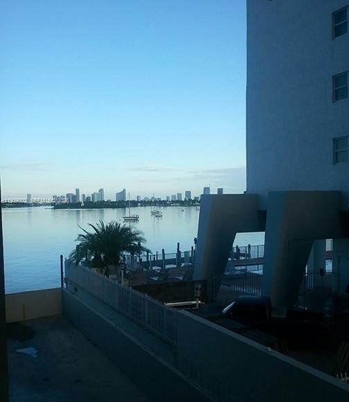 В аренду: $2,300 (0 спален, 1 ванн, 552 Квадратных фут)