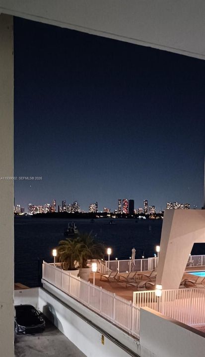 В аренду: $2,300 (0 спален, 1 ванн, 552 Квадратных фут)