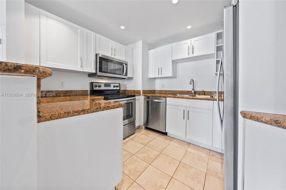 En Venta: $565,000 (2 camas, 2 baños, 932 Pies cuadrados)