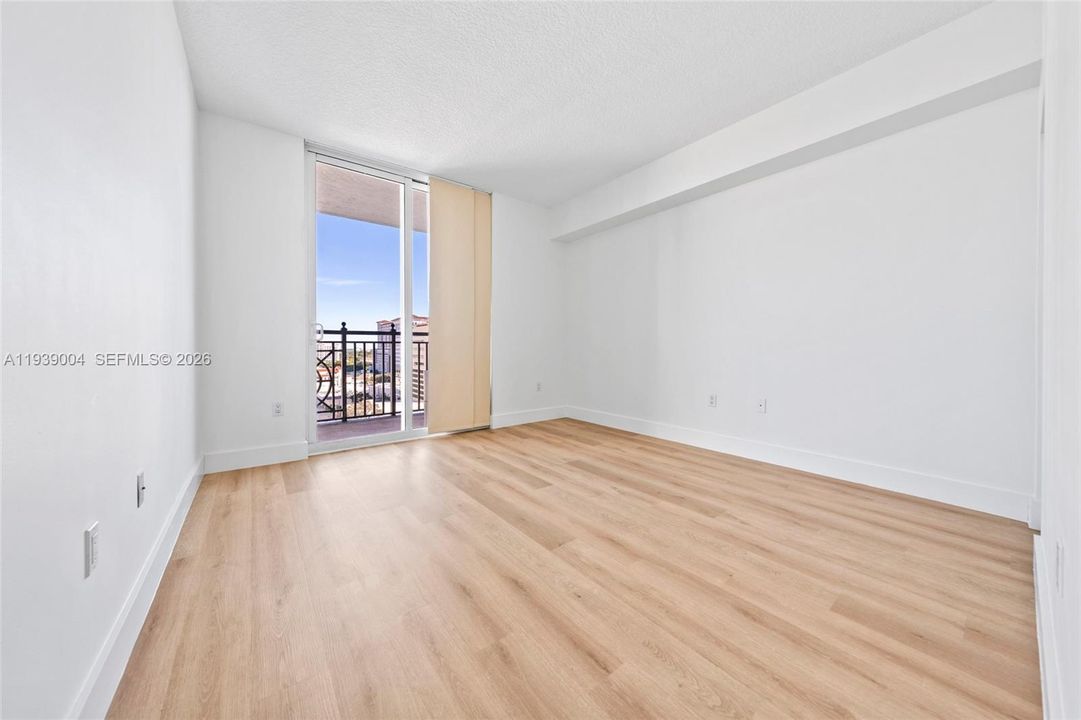 En Venta: $565,000 (2 camas, 2 baños, 932 Pies cuadrados)