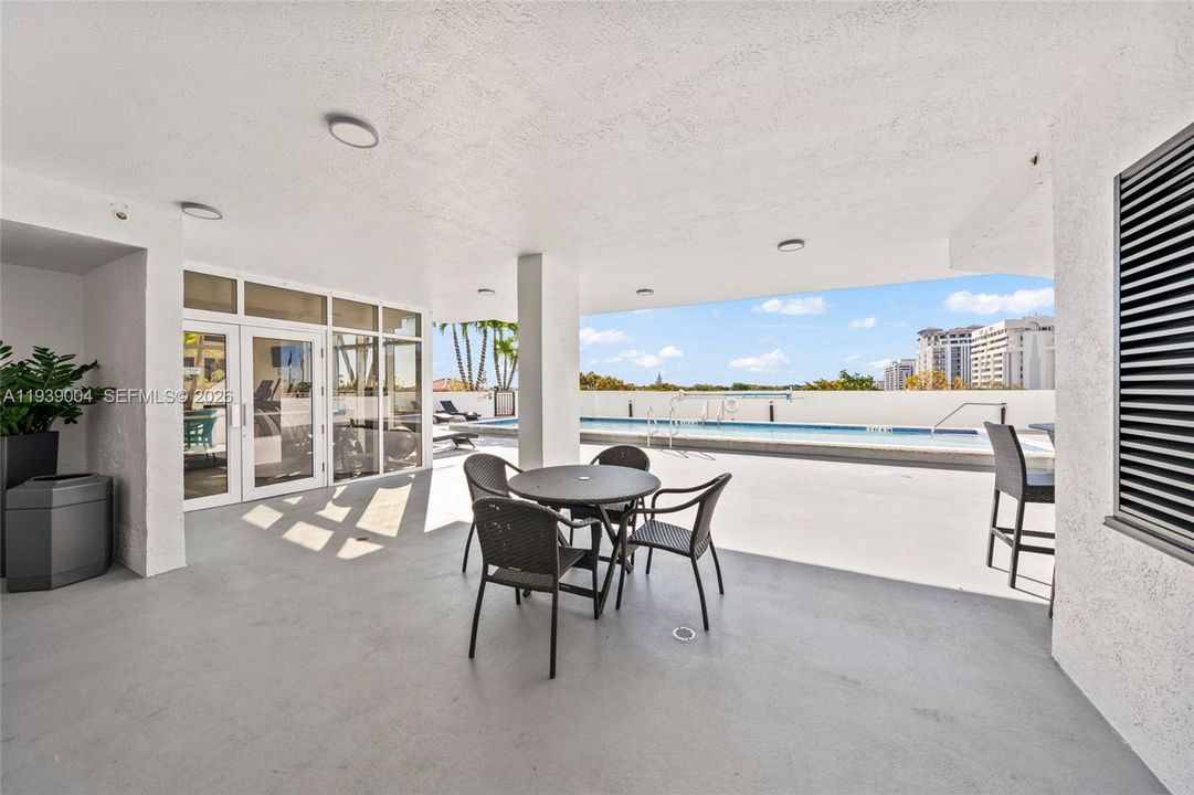 En Venta: $565,000 (2 camas, 2 baños, 932 Pies cuadrados)