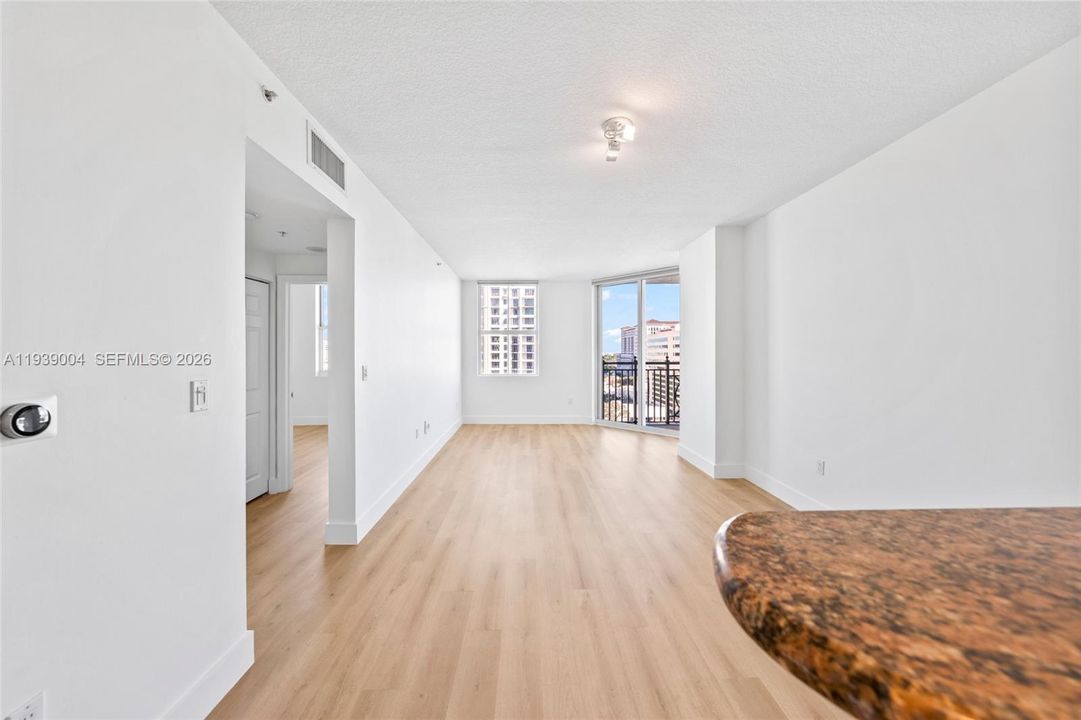 En Venta: $565,000 (2 camas, 2 baños, 932 Pies cuadrados)