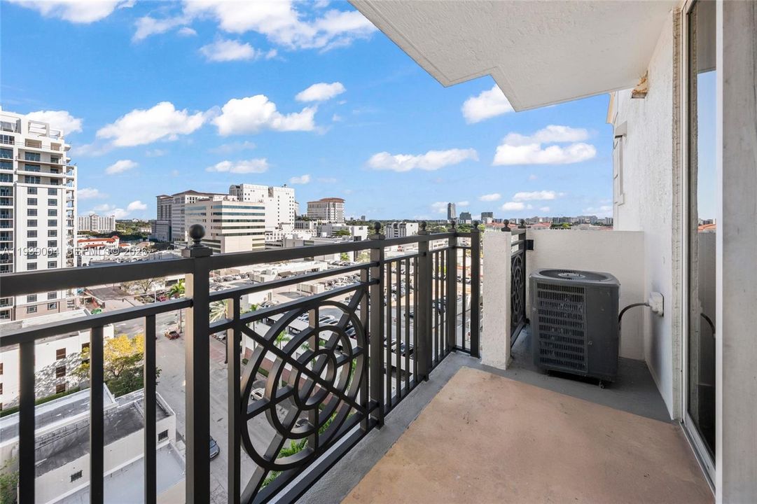 En Venta: $565,000 (2 camas, 2 baños, 932 Pies cuadrados)