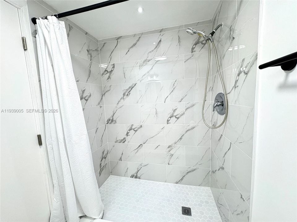 出租: $2,550 (2 贝兹, 2 浴室, 1115 平方英尺)