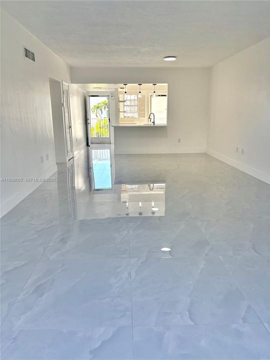 出租: $2,550 (2 贝兹, 2 浴室, 1115 平方英尺)