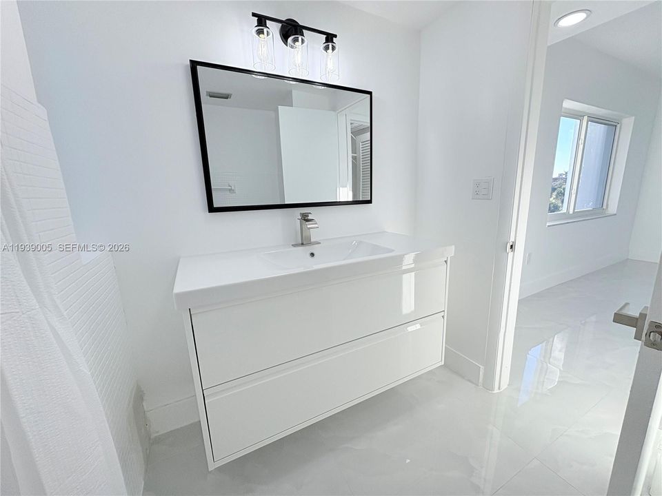 出租: $2,550 (2 贝兹, 2 浴室, 1115 平方英尺)