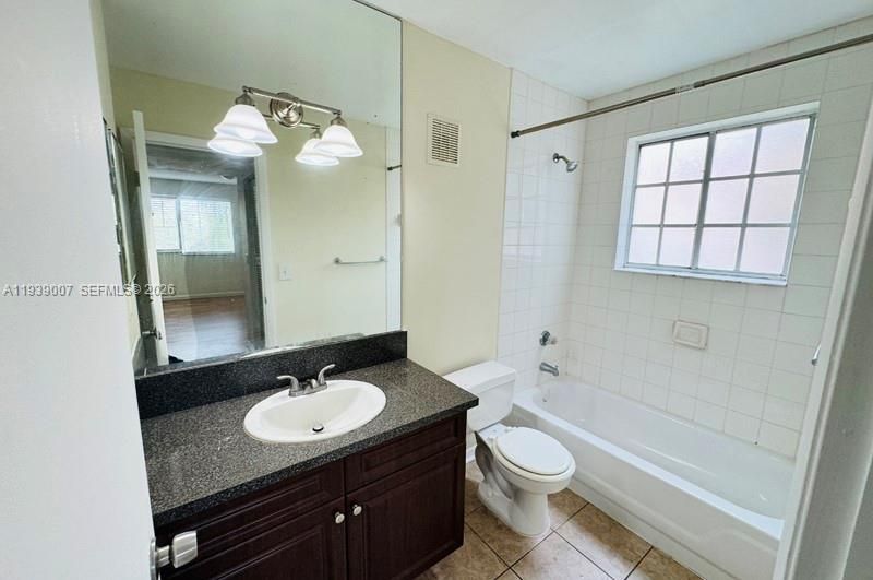 En Venta: $222,500 (2 camas, 2 baños, 1108 Pies cuadrados)