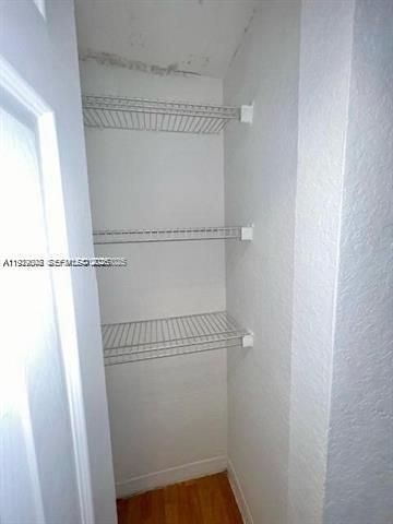 For Rent: $1,900 (2 beds, 1 baths, 693 Square Feet)