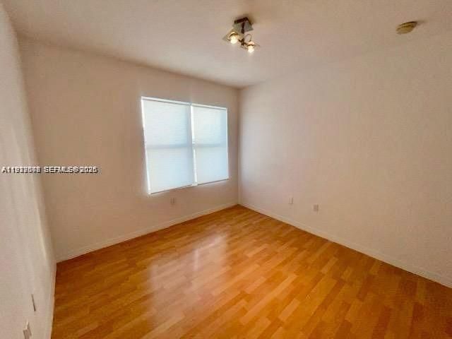 For Rent: $1,900 (2 beds, 1 baths, 693 Square Feet)